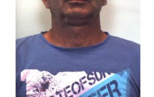 In casa 99 piantine e 200 grammi di droga: arrestato 46enne