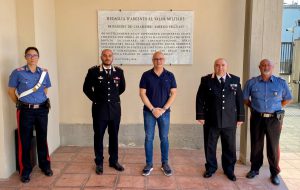 Aresta (M5S) in visita alla Stazione CC Mesagne: “i fatti di Piacenza non delegittimino l’arma”