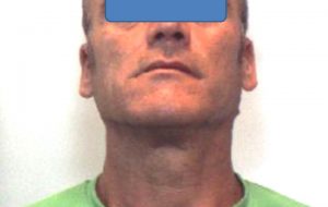 In casa fucile con matricola abrasa, 48 cartucce e parti di un secondo fucile: arrestato