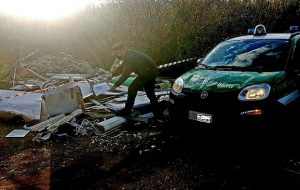 Intervento dei Forestali: ricostruita la provenienza di rifiuti industriali a sud di Brindisi