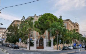 Furto alla Scuola Perasso: rubate lavagne digitali per 12mila euro