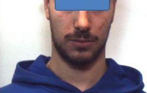 In casa 1/2 Kg di marijuana ed una pianta: arrestato 21enne