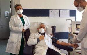 Aumentano le donazioni al Trasfusionale del Perrino. Ed il primario Manca dona ancora plasma iperimmune