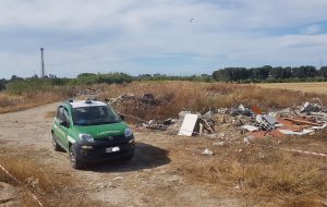Scavi e lavori edili abusivi nel Parco Dune Costiere: denunciati i proprietari