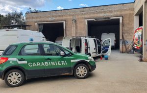 Autocarrozzeria abusiva a San Michele S.no: blitz dei Carabinieri Forestali