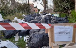 Rifiuto selvaggio a Villa Pignicedda: intervengono i Carabinieri Forestali