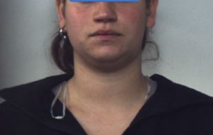 In caso droga, soldi falsi e due cani in pessime condizioni igenico-sanitarie: arrestata 25enne