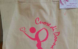 “Cuore di donna” dona shopper per la fase post operatoria con drenaggio al reparto di chirurgia senologica