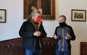 Tappa a Mesagne per Elio Brusamento, l’ex atleta che gira l’Italia per sensibilizzare sulla sclerosi tuberosa
