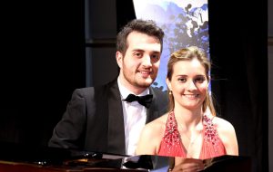 Due pianoforti in viaggio tra suite e arie d’opera; domenica 14 marzo Stefania e Giampaolo Argentieri in diretta streaming dal Verdi