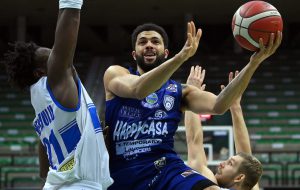 Darius Thompson è stratosferico con 15 punti e 15 assisti e l’Happy Casa sbanca il PalaVerde di Treviso