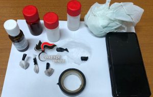 Spaccia eroina in casa: arrestato 58enne