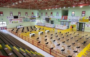 Amati: “Allestito centro vaccinale nel Palasport di Ceglie Messapica: pronti a partire con le somministrazioni”