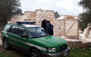 Cantiere abusivo per ampliare i trulli: arrivano i sigilli dei Carabinieri Forestali