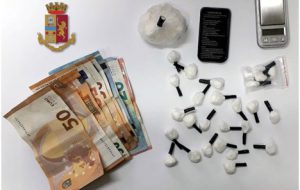 Controlli antidroga a Mesagne, il cane Yaki fiuta cocaina: arrestato spacciatore