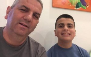 Vaccini, lettera aperta di un genitore di un ragazzo autistico: “dare priorità alle persone estremamente vulnerabili ed ai loro familiari e caregivers”