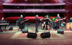 Streaming dal Nuovo Teatro Verdi di Brindisi: domenica Blu70 story e il meglio della musica italiana