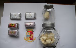 nascondeva il fumo marchiato Ferrari e Rolex nel garage: arrestato spacciatore di Ostuni