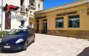 Irrompe in banca e minaccia di morte i dipendenti, arrestata una donna. Si era invaghita di un impiegato e non sopportava di non essere corrisposta.