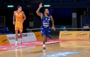 Il ritorno di Harrison non basta: Happy Casa sconfitta anche a Pesaro
