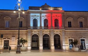 Giornata Nazionale della Donazione di Organi e Tessuti: a Fasano si colora di bianco e rosso Palazzo di Città