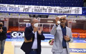 La festa del basket è completa: consegnate le chiavi della città a Frank Vitucci