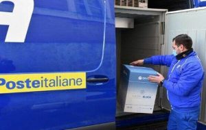 Poste consegna il 6 giugno 2300 dosi di Moderna all’Ospedale Perrino