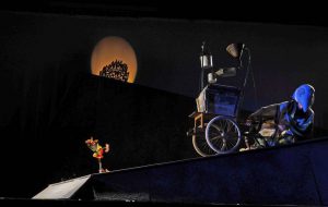 Celestina e la Luna: domenica 25 e lunedì 26 teatro per bambini in Piazza Duomo