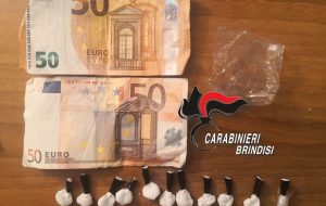 Droga nella movida di Torre Canne: arrestato giovane sorpreso con 11 cipollotti di cocaina