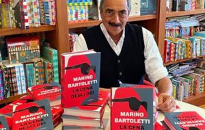 Latiano: Marino Bartoletti ritira il Premio alla Cultura “Samadi” 2021 e presenta il libro “La cena degli Dei”