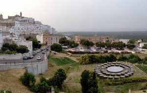 Il Grande Sole: ad Ostuni la nuova installazione dell’artista-designer Bernardo Palazzo