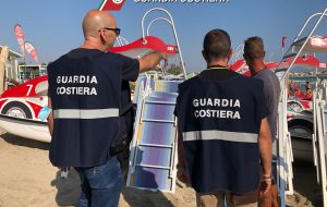 Occupa area demaniale maggiore di quella in concessione: interviene la Capitaneria di Porto