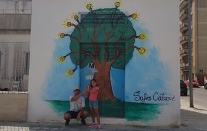 La cabina di E-Distribuzione si fa più bella grazie al progetto “Energia a Colori” ed ai disegni della giovanissima Sofia