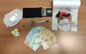 In casa cocaina e marijuana: arrestato presunto spacciatore