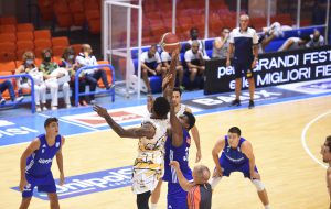 Memorial Pentassuglia: Happy Casa Brindisi-Pesaro=80-68
