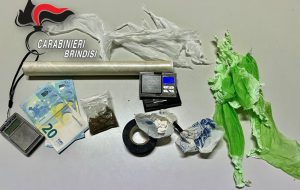 Nascondeva in camera da letto 11 grammi di cocaina e 2,6 di marijuana: arrestato 31enne