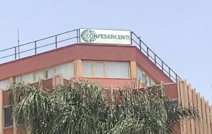 Confesercenti chiede di posticipare l’avvio dei saldi. “Il settore moda sta perdendo importanti quote di mercato”