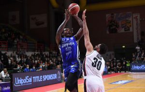 Nick Perkins ne fa 26 e la Happy Casa Brindisi batte Derthona in trasferta