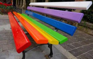 A San Michele Salentino la prima panchina Arcobaleno