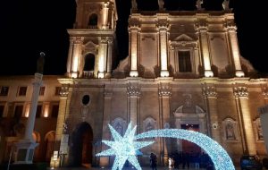 Messaggio natalizio dell’Arcivescovo Caliandro: “Festeggiare con le luci ha poco valore se non si accoglie la Luce”