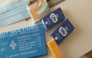 Attenzione ai falsi “giovani disoccupati”: truffano passanti vendendo kit di pronto soccorso