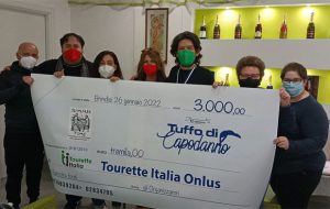 Tuffo di capodanno 2022 Brindisi: consegnato il ricavato di €. 3.000 a Tourette Italia Onlus