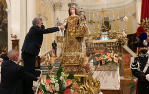 Si rinnova il rito della Consegna delle chiavi alla Madonna del Carmine. Il discorso del Sindaco Matarrelli