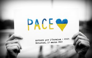Sabato 19 a Brindisi “Artisti per l’Ucraina – 45525”, musica e poesia per la Pace