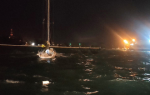 Barca a vela in difficoltà: la Guardia Costiera salva tre persone
