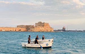 Palio dell’Arca di San Teodoro 2022: la gara sugli schifarieddi simbolo della città di Brindisi