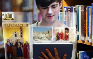 Il Comune si aggiudica 220 mila euro per l’accessibilità della biblioteca di comunità presso la Casa del Turista