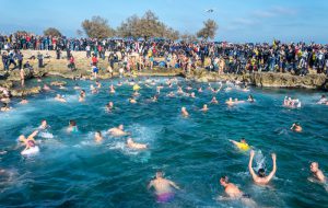 Tuffo di Capodanno 2024: tutto pronto per la XIV Edizione della “goliardata tutto cuore”