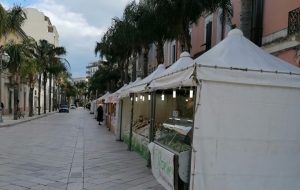 Gazebo e mercatini su Corso Umberto. La Confesercenti disapprova la scelta dell’Amministrazione comunale