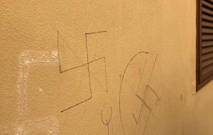 Svastiche nel centro storico: fermati tre minori